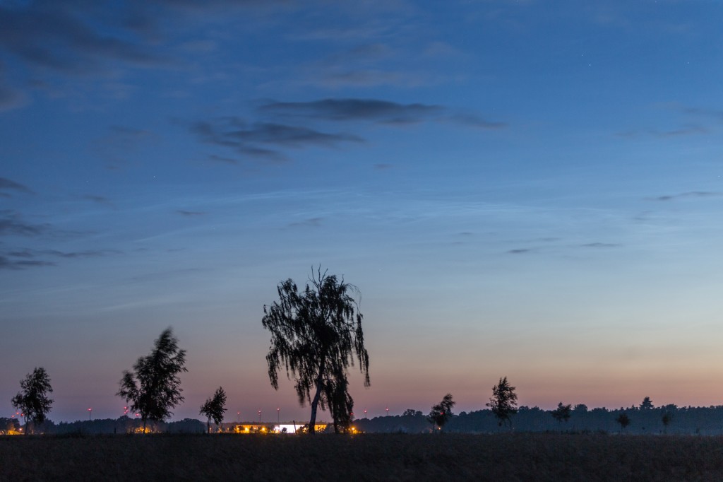Leuchtende Nachtwolken um 3:31 MESZ, fotografiert aus Elze (Wedemark). (Bild: B. Knispel)