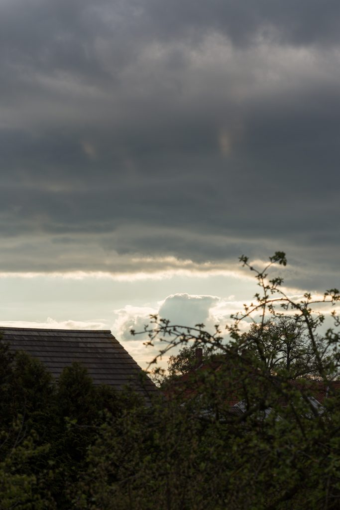 Blick grob nach Westen am 19. April 2017 um 18:32 Uhr. (Bild: B. Knispel)