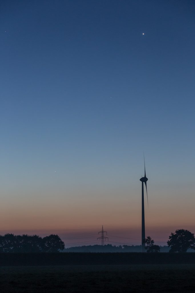 Detailblick auf die drei Planeten um 6:00 Uhr MESZ. (Bild: B. Knispel)